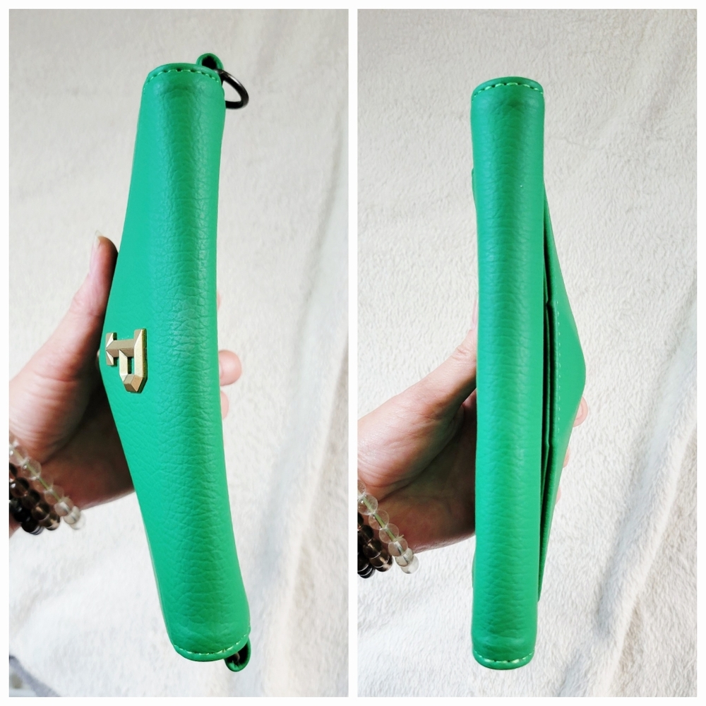 Parchita | Vibrant Kelly Green PVC Mila Wallet Crossbody Bag - Picture 6 of 15